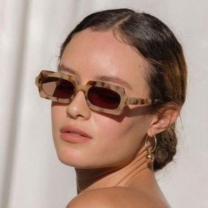 Velvet Canyon Revolution Sunglasses in Caramel Tort NWT Never Worn